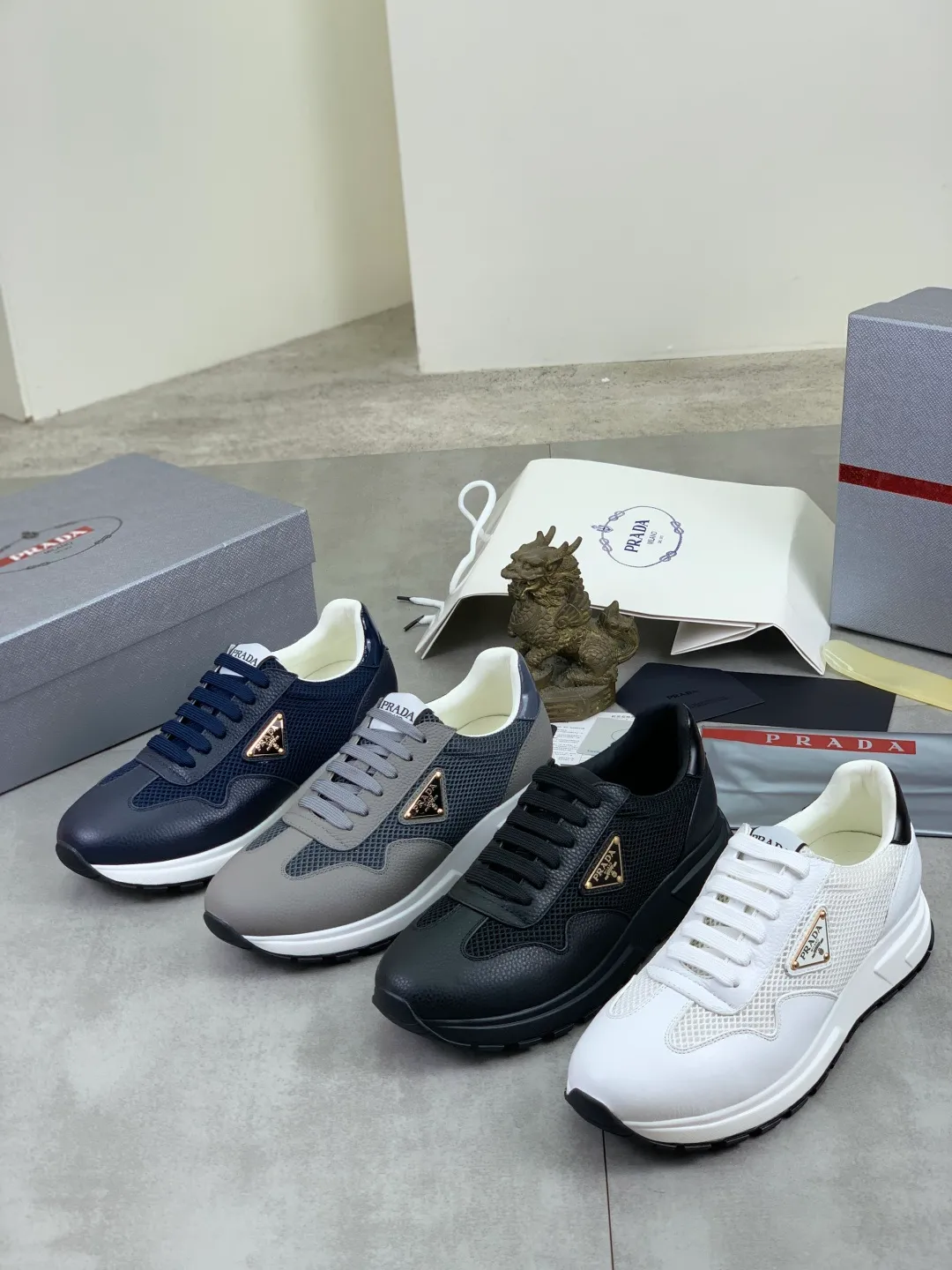 Men's shoes 💰P560💰[New style] popular models are on the official website, 🆘 Trendy brand (Prada) mainly promotes popular models, avant-garde and versatile fashion men's shoes private version mold opening, cowhide surface splicing 1:1.. Fashionable and simple, original imported cowhide lining cowhide feet; the atmosphere and personality are more fashionable, eye-catching and pursuing class. It will subvert the old idea and be a must-have for fashionistas with you! Must keep it for yourself! Tall and comfortable, large and low, high-end quality workmanship. Number of yards: 38-45 4️⃣optional.